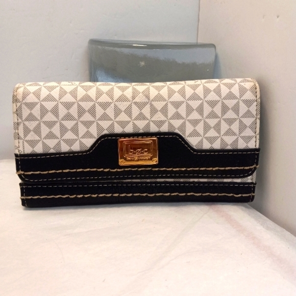 Boc Born Concept Wallet Womans Black & White trifold - Picture 1 of 8
